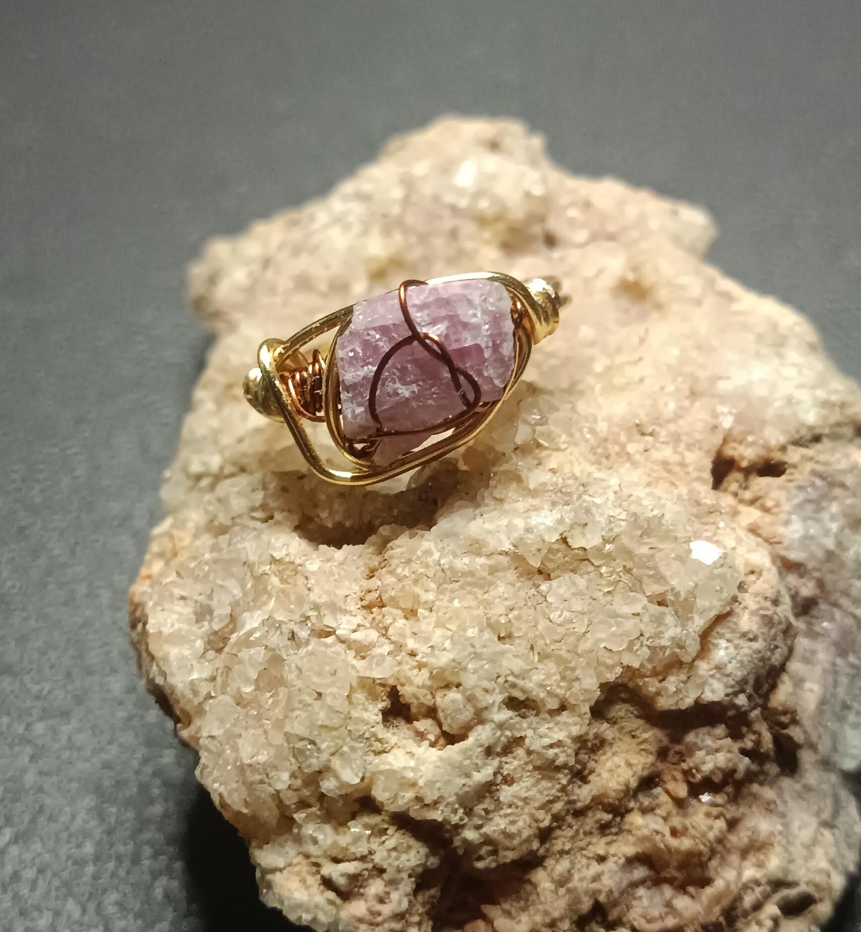 Anillo de Turmalina Rosa en Bruto