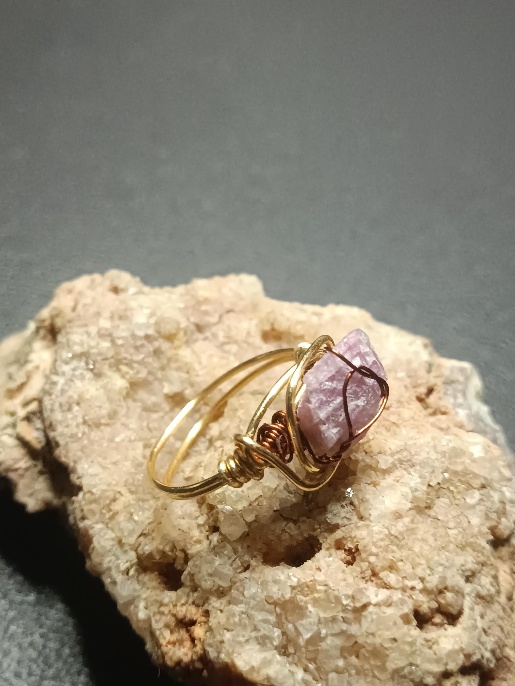 Anillo de Turmalina Rosa en Bruto - Image 2
